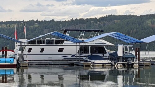 Play, Stay and Hideaway on Lake CDA!