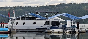 Play, Stay and Hideaway on Lake CDA!