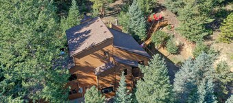 Forest Retreat, Hot Tub, near Red Rocks.