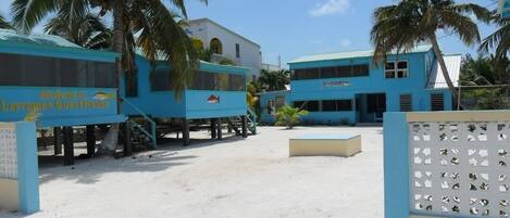 Pintu masuk properti