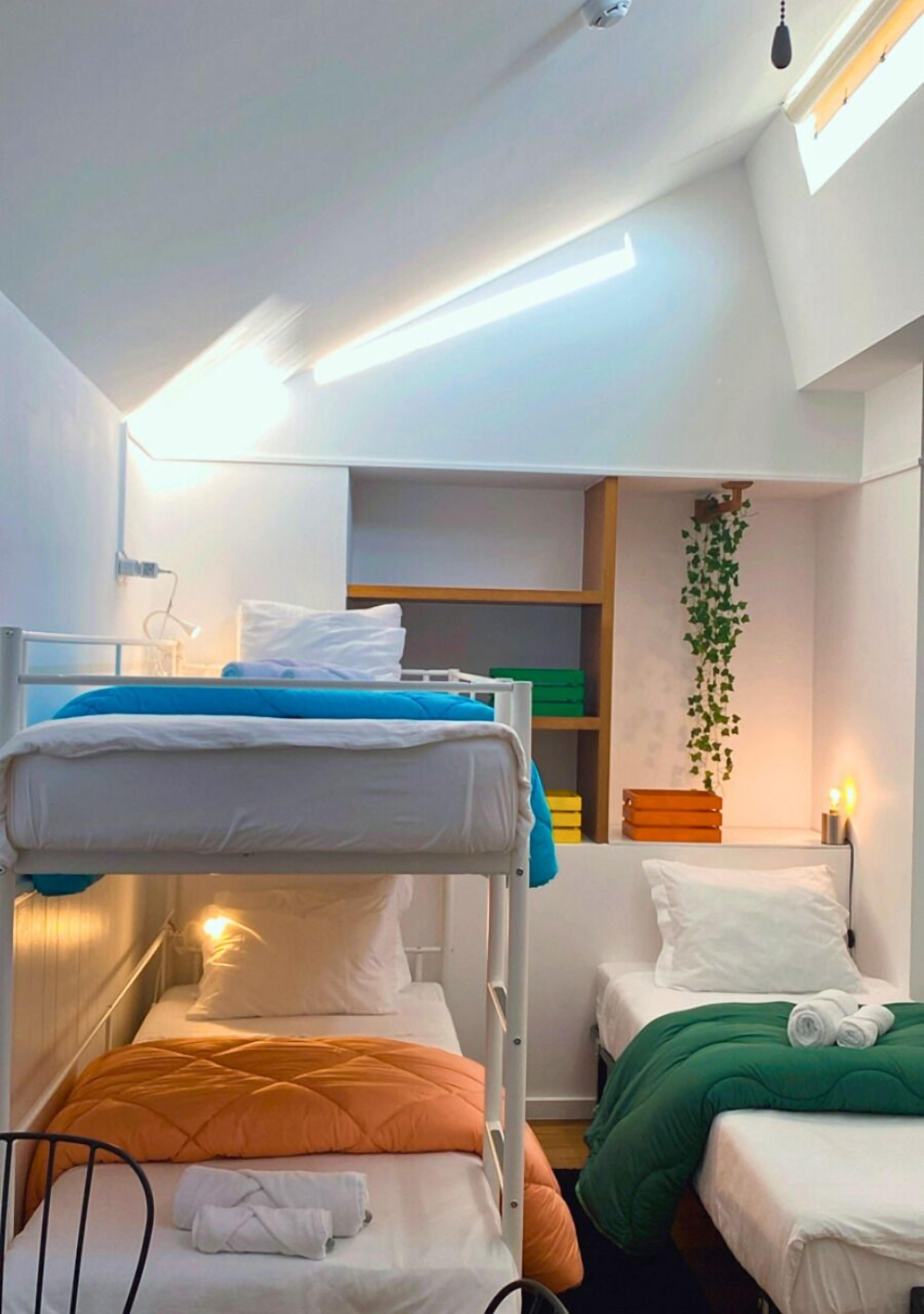 Quarto triplo standard | Individualmente decorados, cortinas blackout