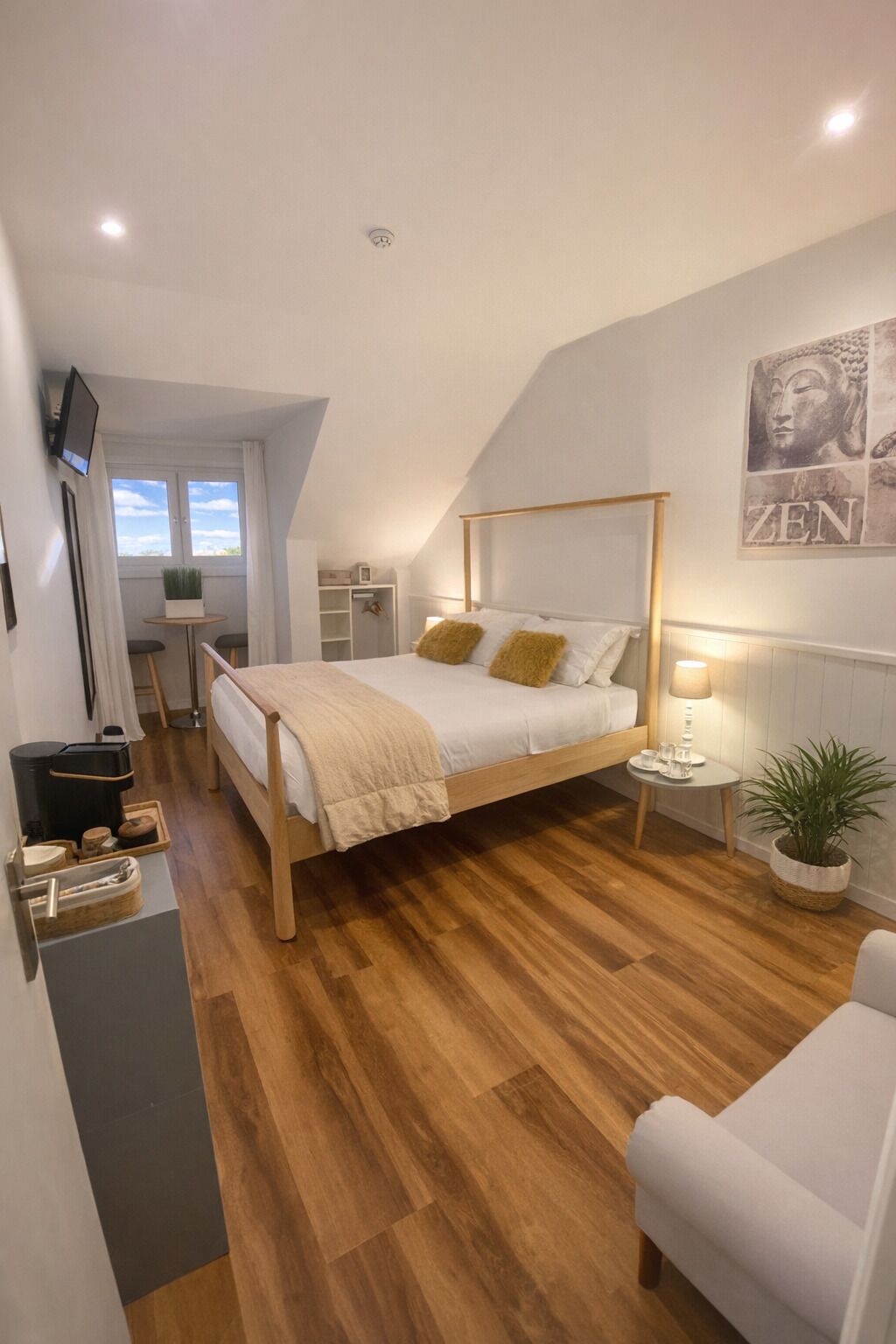 ห้องคอมฟอร์ท | ห้องพักตกแต่งอย่างมีเอกลักษณ์, ผ้าม่านกันแสง, เตารีด/โต๊ะรีดผ้า