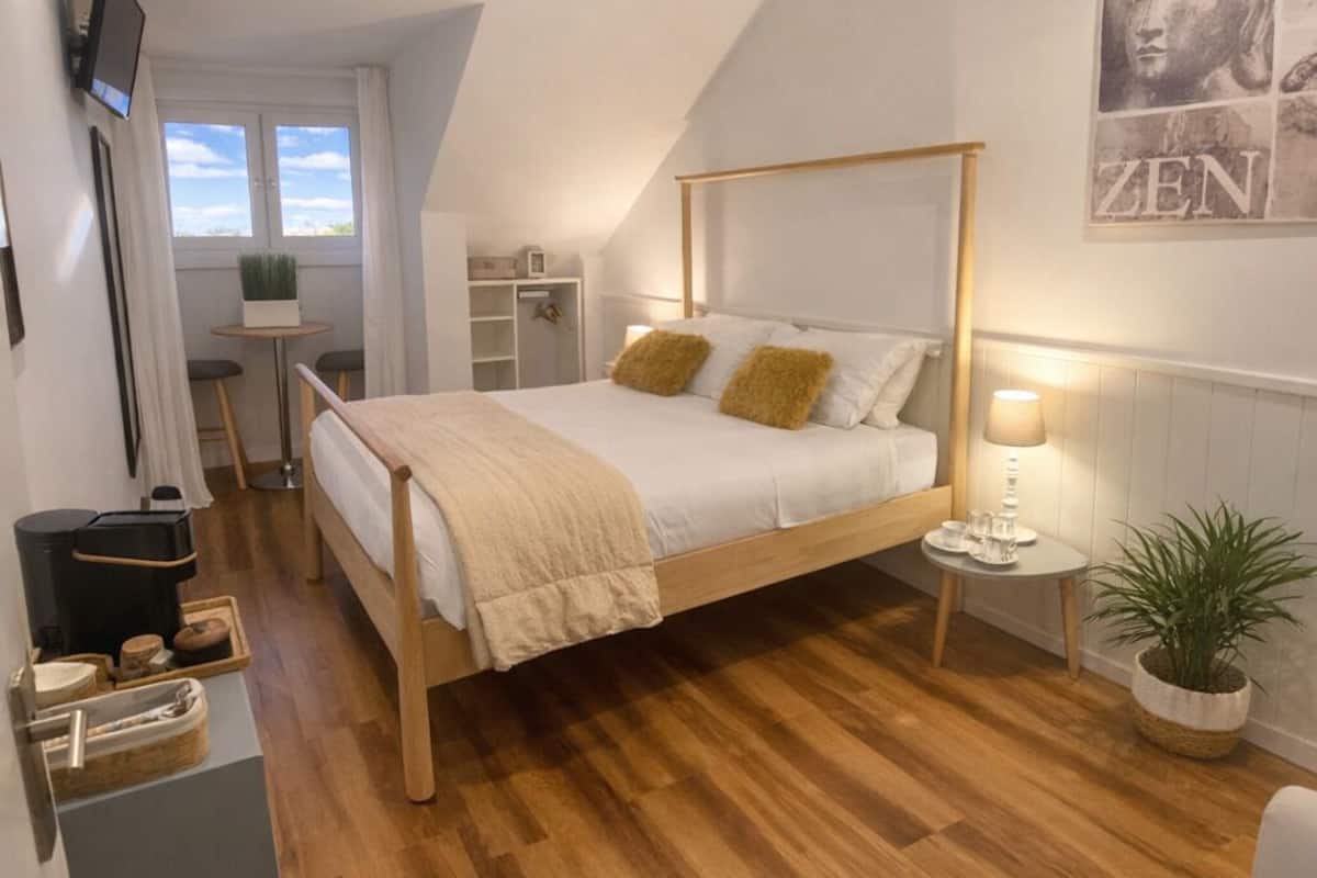 Habitación Confort | Decoración personalizada y cortinas blackout