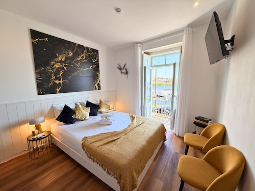 Naval Guest House & Bistrô