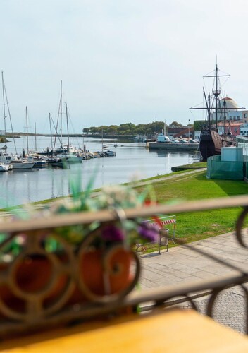 Naval Guest House & Bistrô