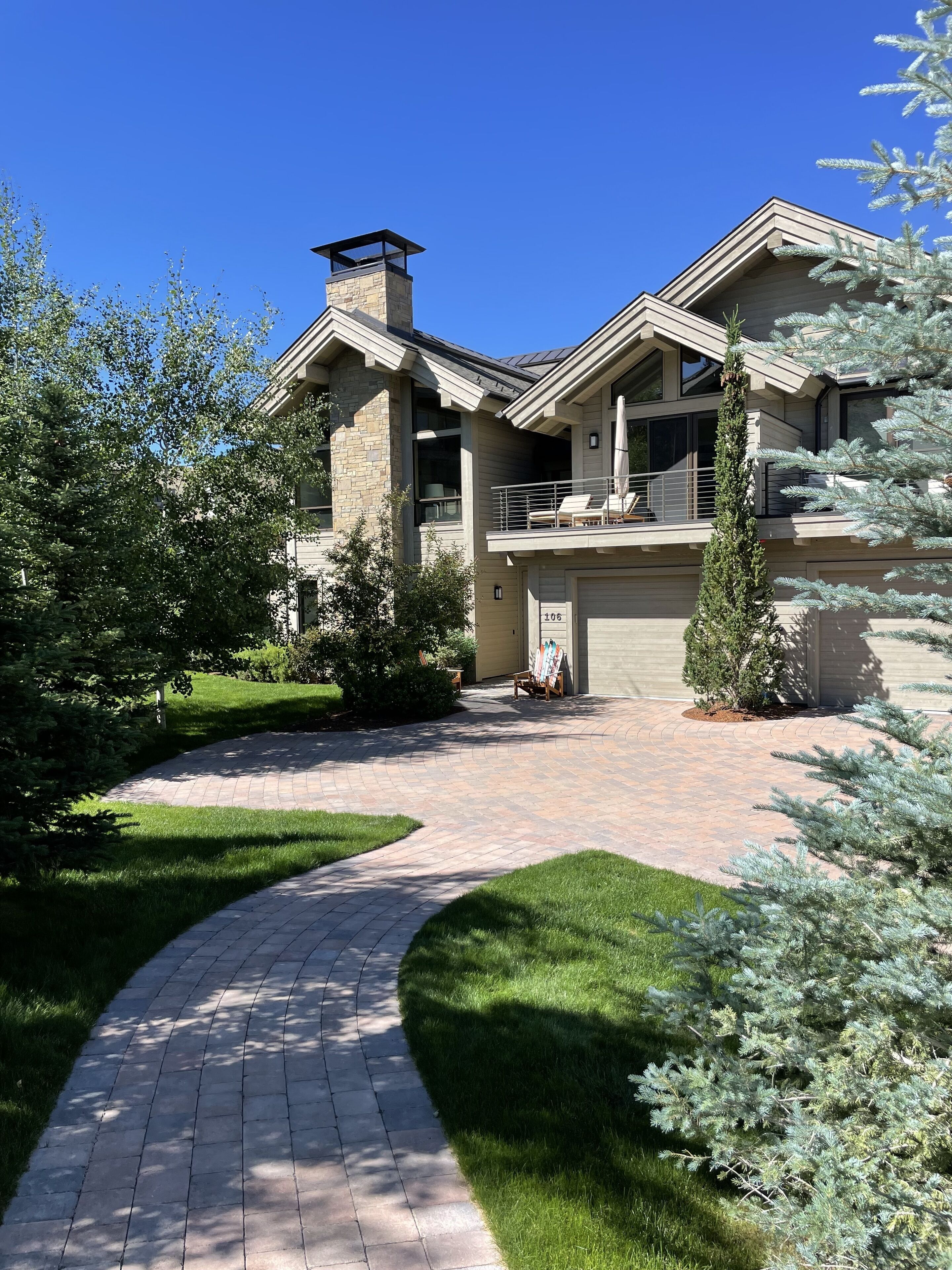WhiteCloud Walking distance to the Famous Sun Valley Lodge and Sun Club Golf