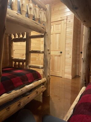 4 Schlafzimmer, Schreibtisch, Bügeleisen/Bügelbrett, kostenloses WLAN