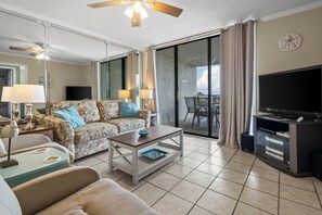 Televisión, reproductor de DVD y estéreo 