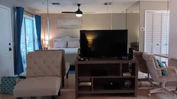 1 bedroom, desk, free WiFi, bed sheets