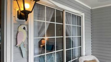 1 bedroom, desk, free WiFi, bed sheets