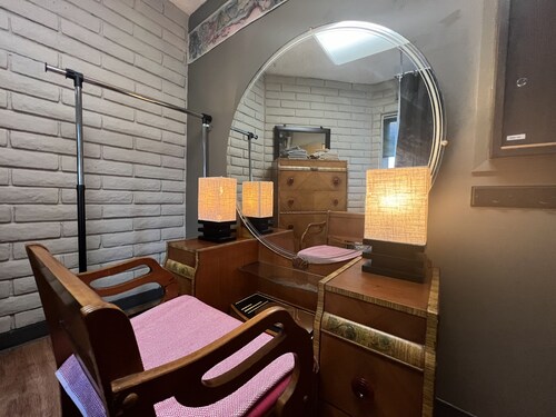 StarDome SATELLITE is an ArtDeco furnished gem ideal for Traveling Professionals