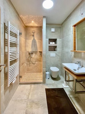Bathtub, hair dryer, soap, toilet paper - Fewo "herzenslust" (büttelkow)