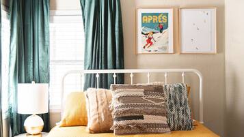 1 habitación, tabla de planchar con plancha, wifi gratis y ropa de cama