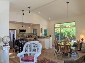 Dining - The Captain Cook new in 2021 - walk to beach. (Florence)