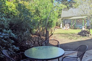 Outdoor dining - The Captain Cook new in 2021 - walk to beach. (Florence)