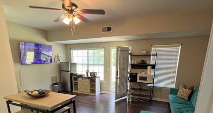 Private, Charming & Cozy, Guest Suite in Peaceful Marietta Neighborhood