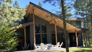 A modern house with a large porch, large windows, and outdoor seating. - FUNcadia - check in & out anytime! (Cle Elum)