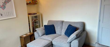 House (3 Bedrooms) | Living room