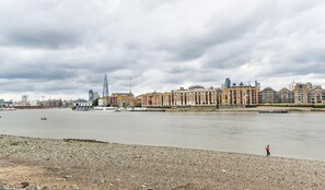 Beach - Modern 4 Bedroom Terraced House by the Thames! (London)
