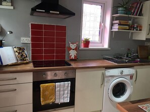 Hus (3 Bedrooms) | Eget kök | Mikrovågsugn, ugn, vattenkokare och brödrost