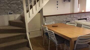House (3 Bedrooms) | Dining room