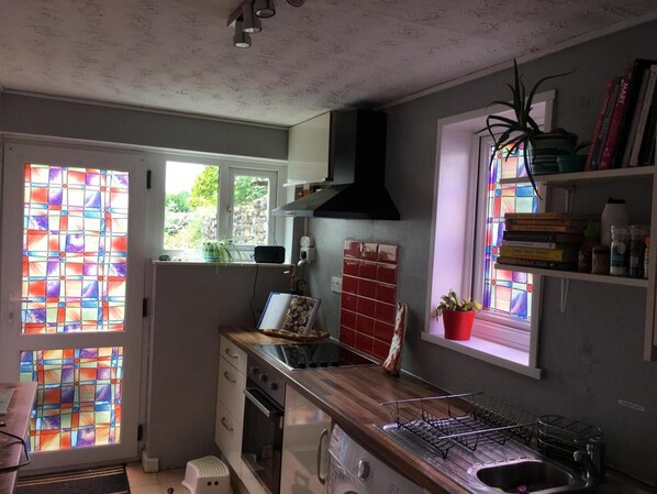 House (3 Bedrooms) | Private kitchen