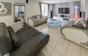 Smart-TV, DVD-Player, Stereoanlage