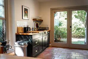 Fridge, microwave, stovetop, coffee/tea maker - Private Cape Cod Cottage. Walk to Ellis Landing Beach! (Brewster)