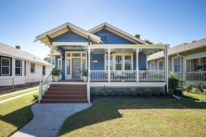 Exterior - Remodeled Luxury Historic Bungalow - Convenient Location, Minutes from Beach! (Galveston)