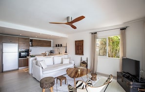 TV - Life IS Good IN CUL DE SAC (SAINT MARTIN)