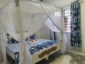 4 bedrooms, desk, iron/ironing board, free WiFi