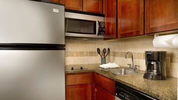 Fridge, microwave, stovetop, dishwasher