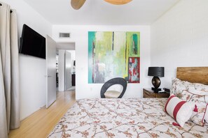 2 habitaciones, escritorio, tabla de planchar con plancha y wifi 