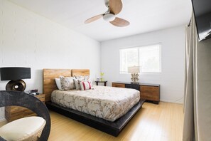 2 soverom, skrivebord, strykejern/-brett og wi-fi