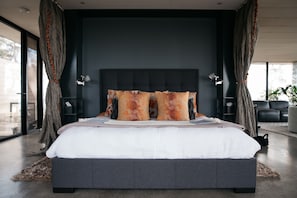 1 bedroom, iron/ironing board, bed sheets - Rocky Hills Retreat - Off-Grid Luxury on Tasmania's East Coast (Swansea)