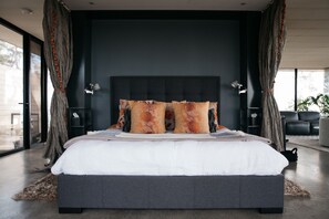 1 bedroom, iron/ironing board, bed sheets - Rocky Hills Retreat - Tasmanian Off-Grid Luxury (Swansea)