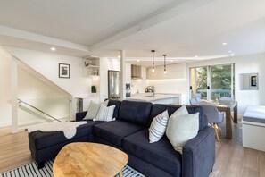 TV, fireplace, books, stereo
