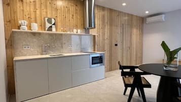 Departamento urbano, 1 habitación (1 b) | Cocina privada | Frigobar, microondas, parrilla de estufa y tostadora