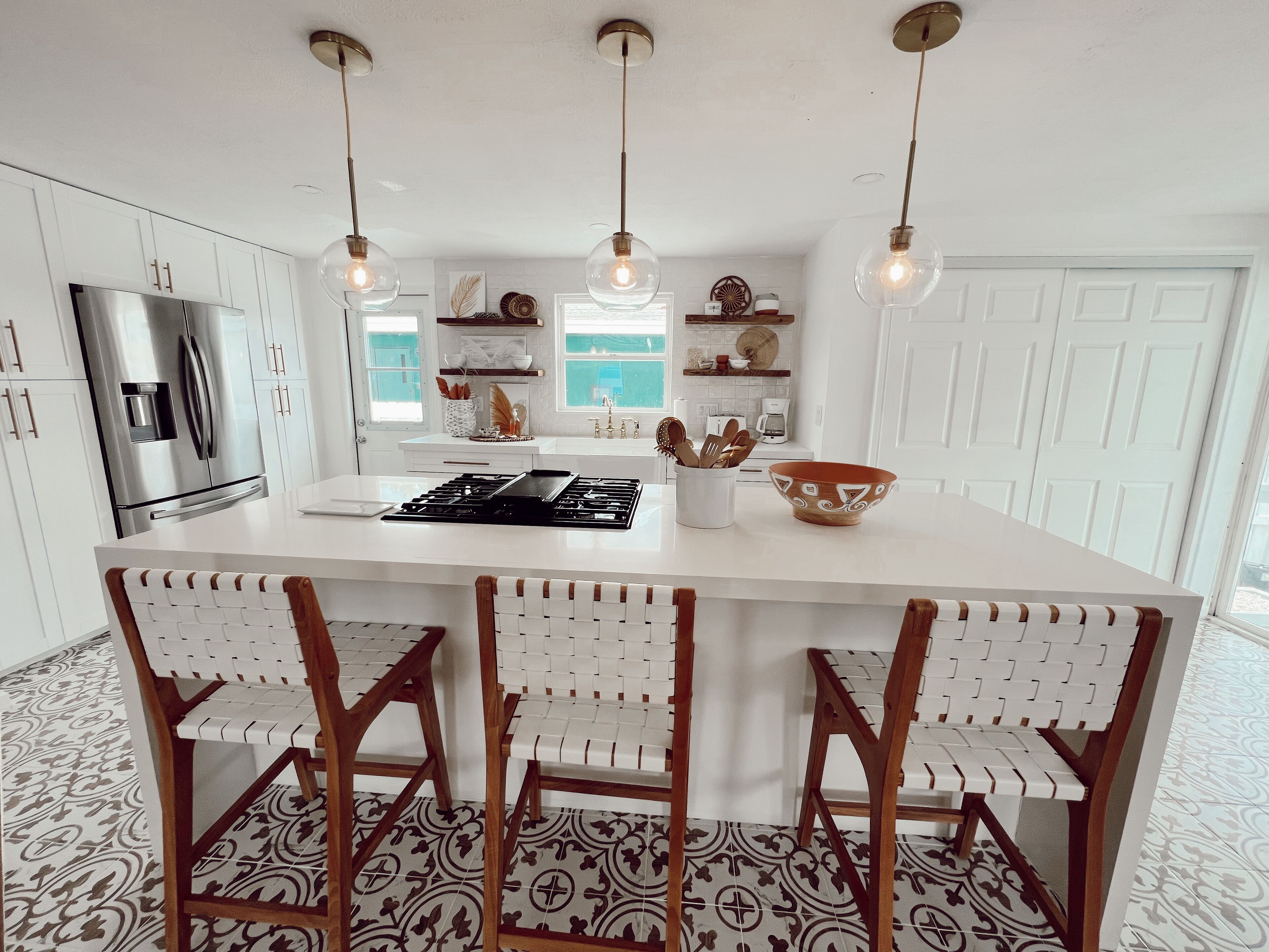 Kjøleskap, mikrobølgeovn, ovn og kokeplater