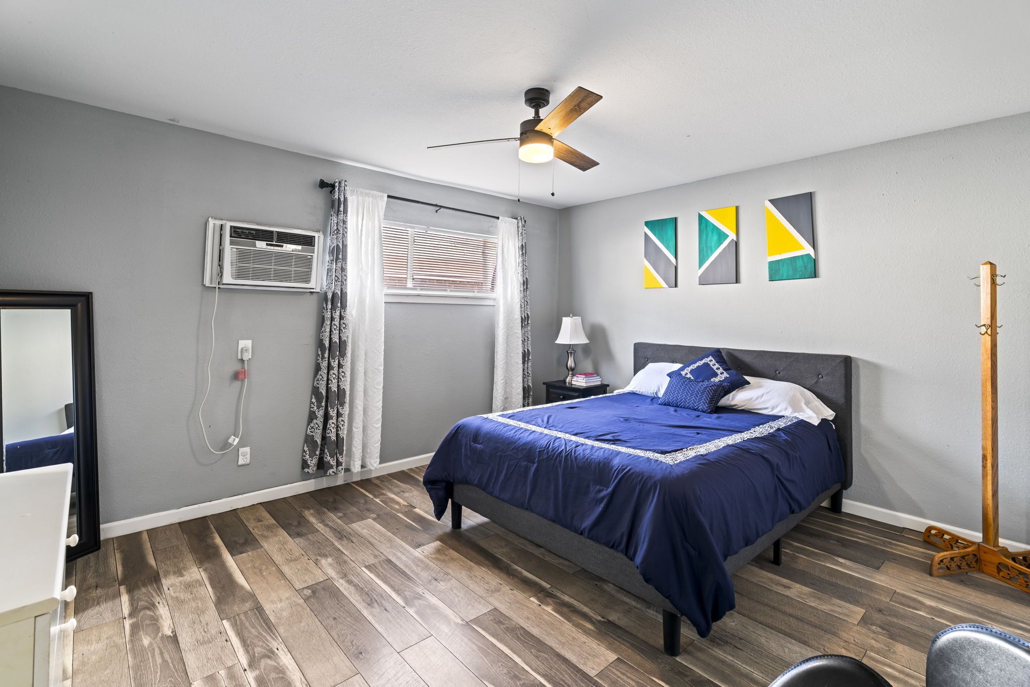 Spacious, lovely one bedroom w/ patio. Free Wi-Fi!