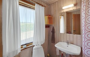 Shower - Awesome home in Broager with WiFi (Broager)
