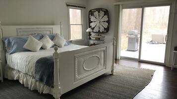 4 bedrooms, desk, iron/ironing board, WiFi