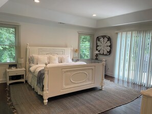 4 soveværelser, skrivebord, strygejern/strygebræt, Wi-Fi