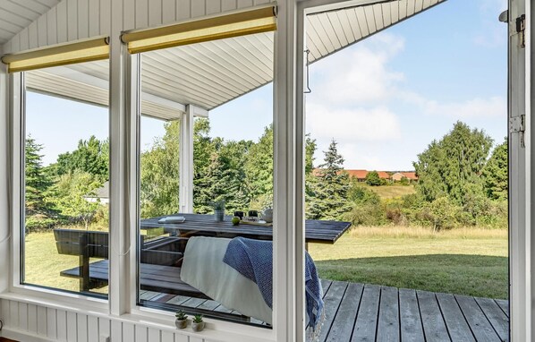 Outdoor dining - Beautiful home in Ebeltoft with WiFi (Ebeltoft)