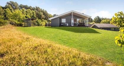 Beautiful home in Ebeltoft with WiFi