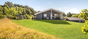 Beautiful home in Ebeltoft with WiFi
