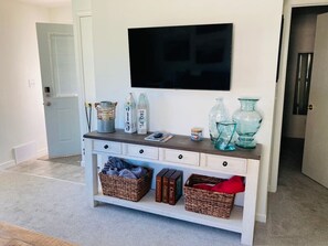 Interior - Lake Park Place : Adorable Beach Cottage (Huron)