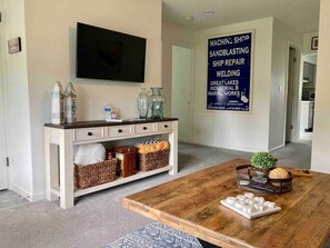 Interior - Lake Park Place : Adorable Beach Cottage (Huron)