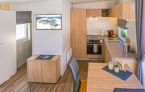 Réfrigérateur, plaque de cuisson, cafetière/bouilloire