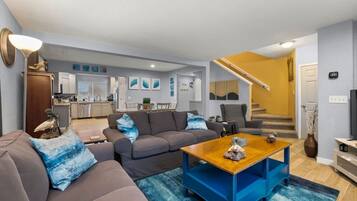 Una Smart TV, un futbolín